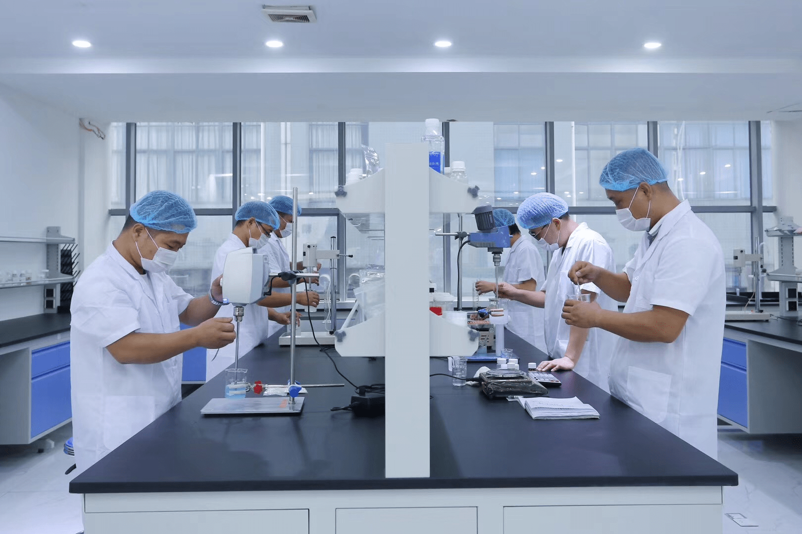 广州十大化妆品优质服务厂家告诉您！如何找化妆品OEM代工厂？技术服务是关键